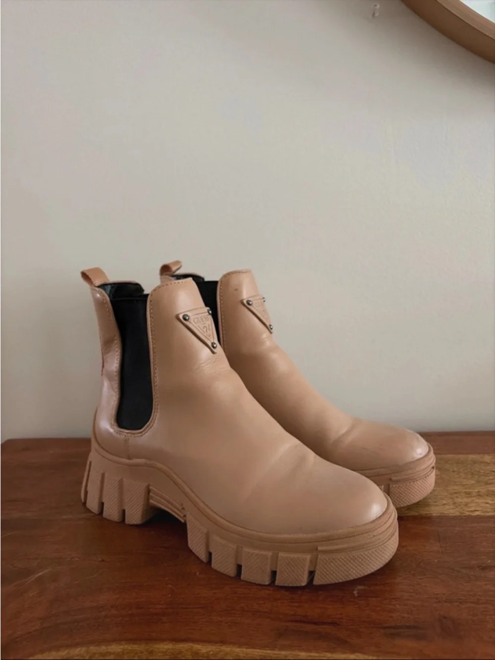 Guess boots size 6